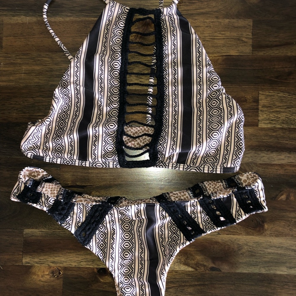 Acacia Polynesia Top and Bottom
